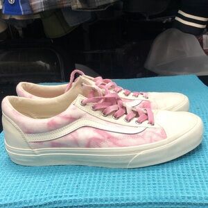 Vans Pink and White Tie Dye Old School Sneakers with Classic Vulcanized Soles